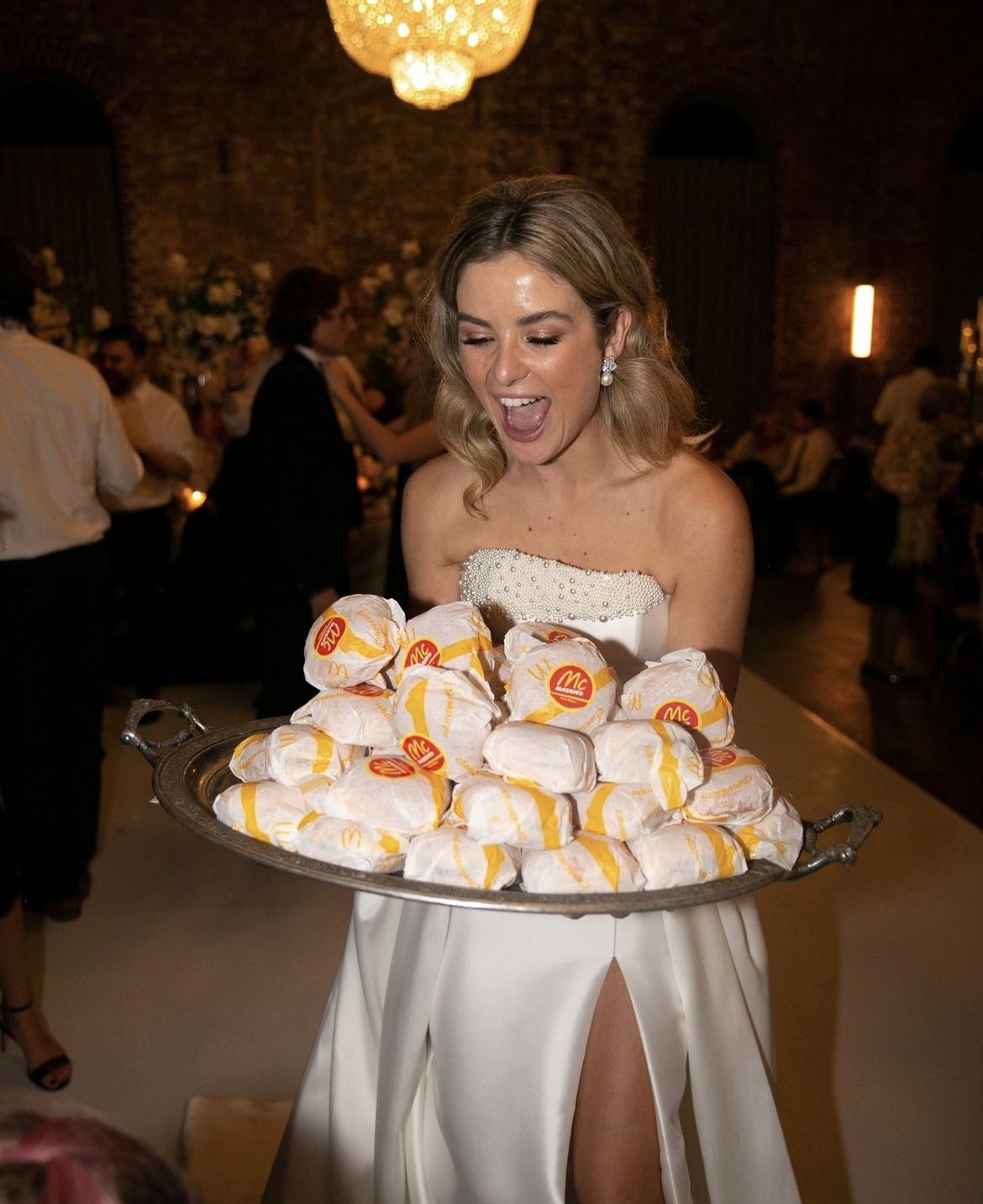 How to Choose the Right Catering Style for Your Wedding